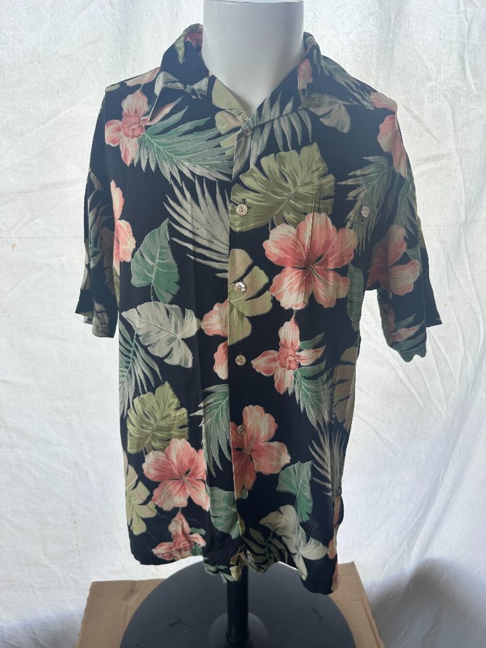 Tori Richard Men's Black Pink Green Floral Leaf Pattern Hawaiian Shirt Size Smal